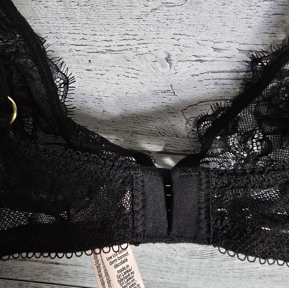 Victoria's Secret Very Sexy Low Cut Demi Elegant Black Lace Bra - Picture 7 of 10